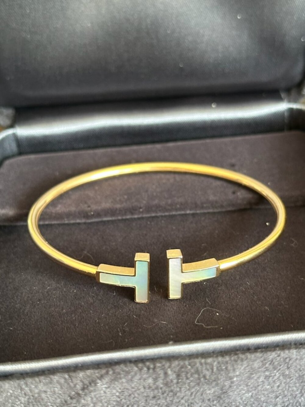 AUTHENTIC Tiffany & Co. 18K Gold Mother of Pearl T Wire Bracelet (Medium)
